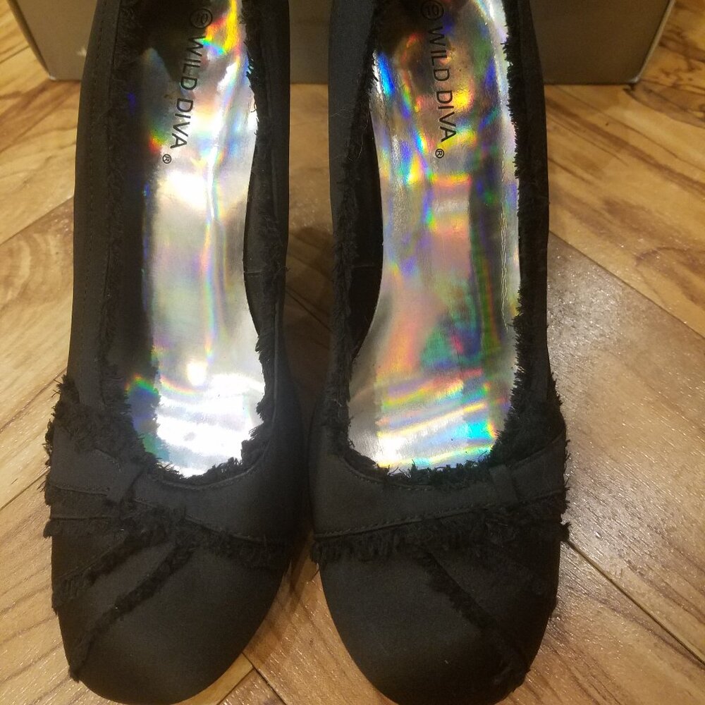 Wild Diva Black Size 10 Used Women's Heel Shoes
